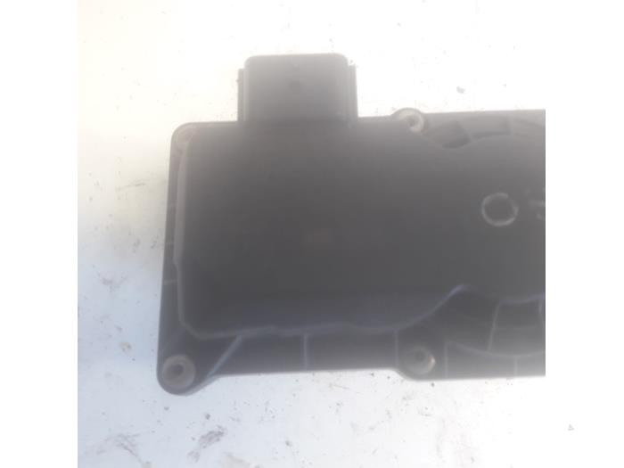 Throttle body from a Renault Grand Scénic III (JZ) 1.4 16V TCe 130 2011