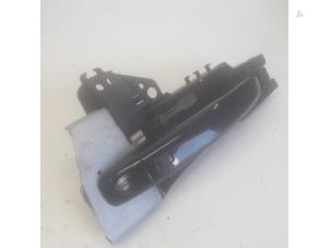 Usados Manija de puerta de 4 puertas izquierda delante Audi A4 (B8) 2.0 TDI 16V Precio € 15,75 Norma de margen ofrecido por Reclycar De Boer BV