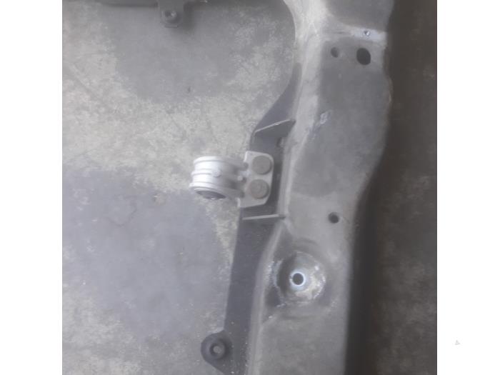 Subframe from a Volvo XC70 (SZ) XC70 2.4 T 20V 2001