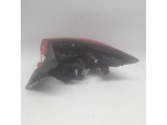 Taillight, left from a Renault Clio V (RJAB) 1.5 Blue dCi 85 2020
