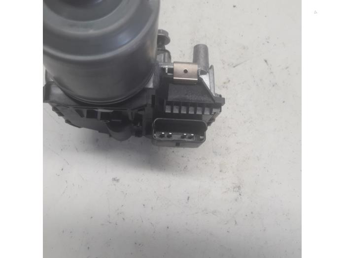 Front wiper motor from a Peugeot 3008 I (0U/HU) 1.6 HDiF 16V 2010