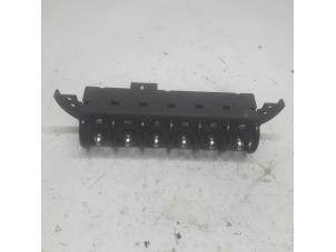 Używane Przelacznik elektrycznej szyby BMW Mini One/Cooper (R50) 1.6 16V Cooper Cena € 26,25 Procedura marży oferowane przez Reclycar De Boer BV