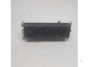 Usados Panel de control de calefacción BMW Mini One/Cooper (R50) 1.4 D One Precio € 26,25 Norma de margen ofrecido por Reclycar De Boer BV