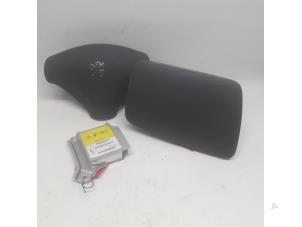 Usagé Kit + module airbag Peugeot 107 1.0 12V Prix € 262,50 Règlement à la marge proposé par Reclycar De Boer BV
