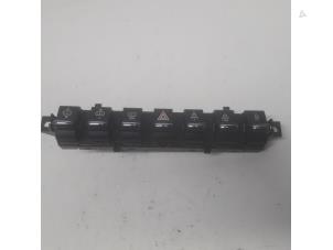 Usados Interruptor (varios) Peugeot 3008 I (0U/HU) 1.6 HDiF 16V Precio € 36,75 Norma de margen ofrecido por Reclycar De Boer BV
