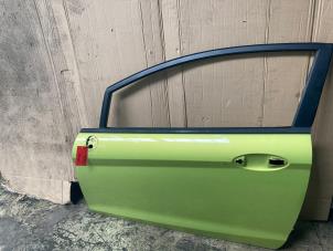 Begagnade Dörr, 2-dörrars, vänster Ford Fiesta 6 (JA8) 1.6 TDCi 95 Pris € 56,70 Marginaltabell erbjuds av Reclycar De Boer BV