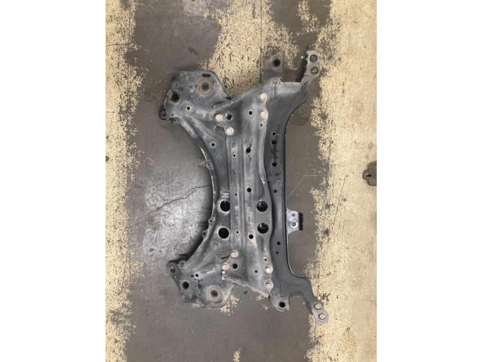 Used Subframe Toyota Auris Touring Sports (E18) 1.8 16V Hybrid Price € 52,50 Margin scheme offered by Reclycar De Boer BV