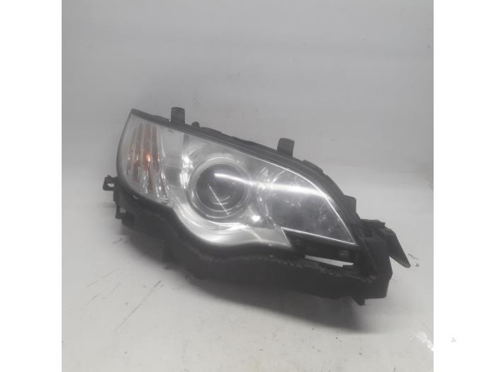 Używane Reflektor prawy Subaru Outback (BP) 2.5 16V Cena € 525,00 Procedura marży oferowane przez Reclycar De Boer BV