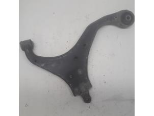 Used Front lower wishbone, left Kia Sportage (JE) 2.0 CVVT 16V 4x4 Price € 26,25 Margin scheme offered by Reclycar De Boer BV