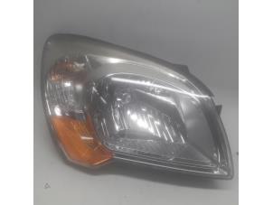 Used Headlight, right Kia Sportage (JE) 2.0 CVVT 16V 4x4 Price € 105,00 Margin scheme offered by Reclycar De Boer BV