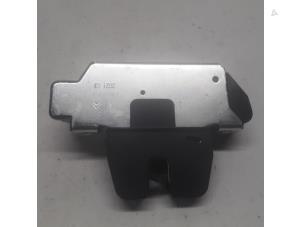Used Tailgate lock mechanism Peugeot 208 II (UB/UH/UP) 1.2 Vti 12V PureTech 100 Price € 21,00 Margin scheme offered by Reclycar De Boer BV