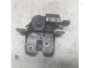 Used Tailgate lock mechanism Renault Clio IV (5R) 0.9 Energy TCE 90 12V Price € 21,00 Margin scheme offered by Reclycar De Boer BV