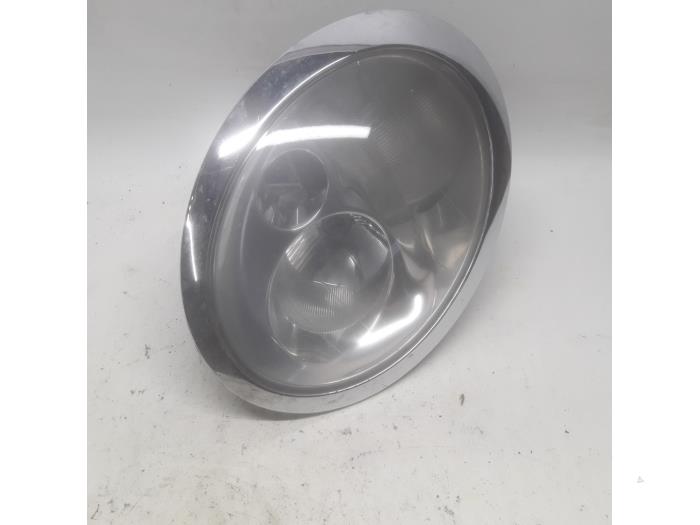 Używane Reflektor prawy BMW Mini (R50/53) 1.6 16V One Cena € 63,00 Procedura marży oferowane przez Reclycar De Boer BV