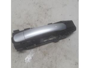 Begagnade Dörrhandtag, 4-dörrars, höger bak Volkswagen Polo V (6R) 1.2 12V Pris € 15,75 Marginaltabell erbjuds av Reclycar De Boer BV