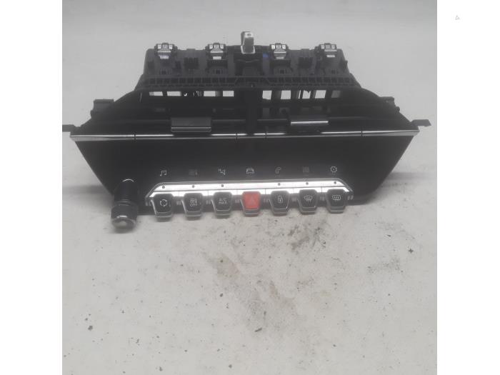 Usagé Commande ordinateur de bord Peugeot 208 II (UB/UH/UP) 1.2 Vti 12V PureTech 100 Prix € 157,50 Règlement à la marge proposé par Reclycar De Boer BV