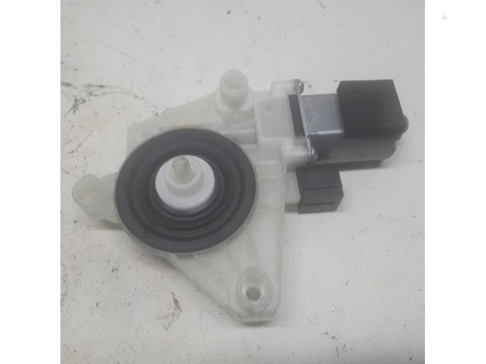 Usados Motor de ventanilla de puerta Volkswagen Passat (3G2) 1.5 TSI 16V Precio € 26,25 Norma de margen ofrecido por Reclycar De Boer BV