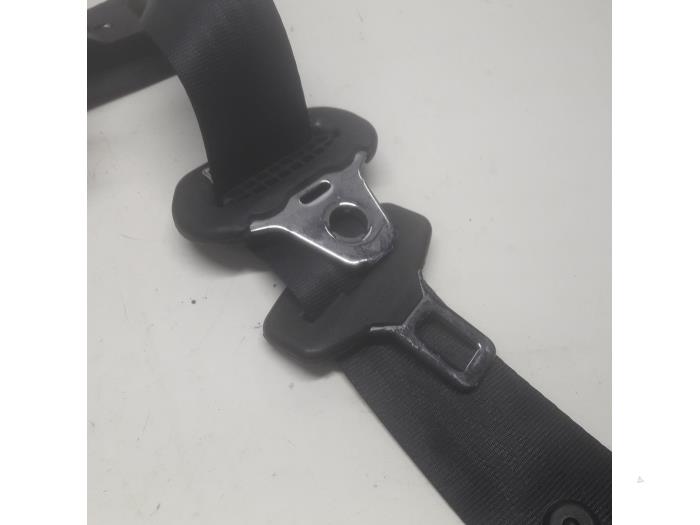 Front seatbelt, right from a Nissan Pixo (D31S) 1.0 12V 2010
