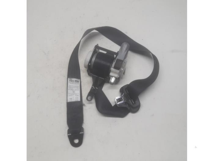 Front seatbelt, right from a Nissan Pixo (D31S) 1.0 12V 2010