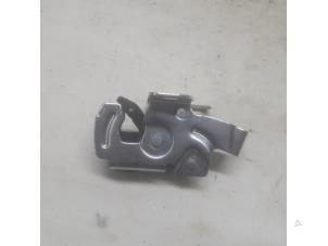 Usados Mecanismo de cerradura de puerta de 2 puertas izquierda Fiat 500 (312) 1.2 Precio € 26,25 Norma de margen ofrecido por Reclycar De Boer BV