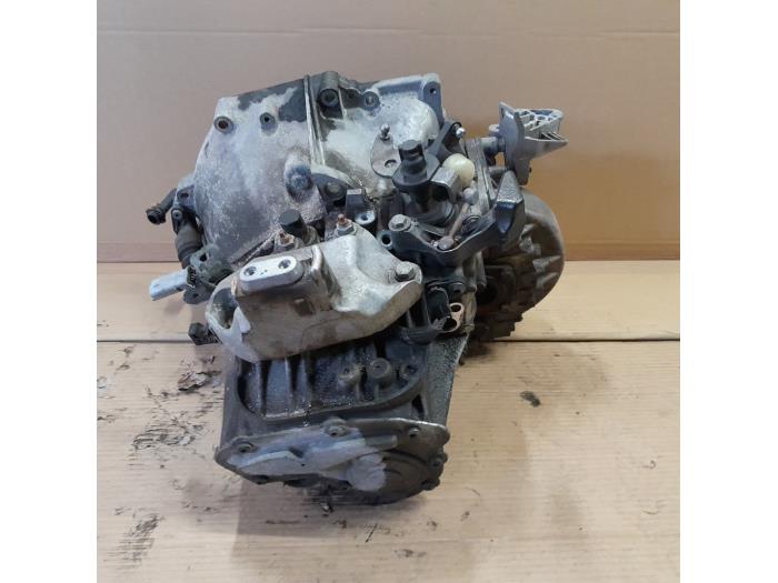 Gearbox from a Peugeot 308 SW (L4/L9/LC/LJ/LR) 1.6 BlueHDi 120 2015