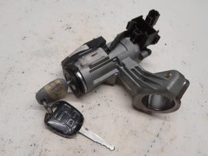 Used Ignition lock + key Toyota Corolla (E12) 1.4 16V VVT-i Price € 36,75 Margin scheme offered by Reclycar De Boer BV