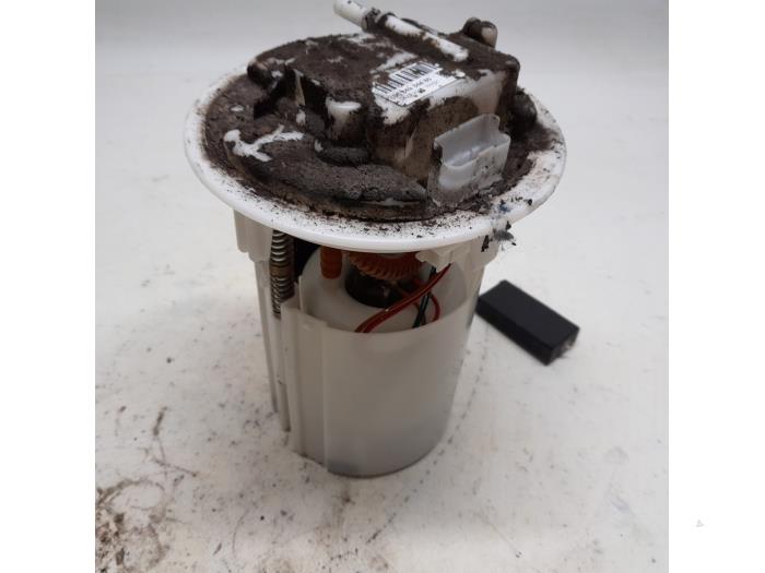 Electric fuel pump from a Peugeot 207 SW (WE/WU) 1.6 16V 2009