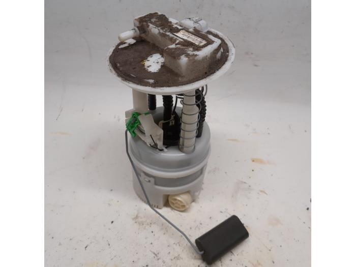 Electric fuel pump from a Renault Twingo II (CN) 1.2 16V 2012