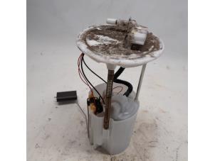 Usados Bomba eléctrica de combustible Nissan Qashqai (J11) 1.2 DIG-T 16V Precio € 131,25 Norma de margen ofrecido por Reclycar De Boer BV