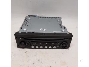 Używane Radioodtwarzacz CD Citroen C4 Picasso (UD/UE/UF) 1.6 16V VTi 120 Cena € 105,00 Procedura marży oferowane przez Reclycar De Boer BV