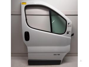 Używane Drzwi prawe wersja 2-drzwiowa Renault Trafic New (FL) 2.5 dCi 16V 145 Cena € 157,50 Procedura marży oferowane przez Reclycar De Boer BV