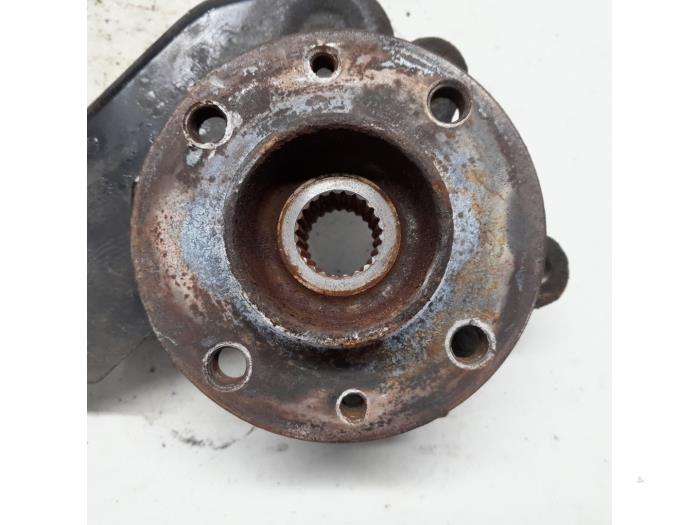 Front wheel hub from a Renault Twingo II (CN) 1.2 16V 2013