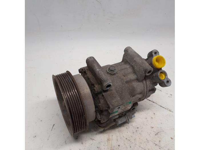 Air conditioning pump from a Renault Twingo II (CN) 1.2 16V 2013