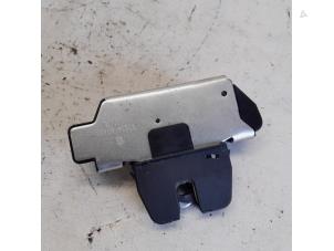 Usados Mecanismo de cierre del portón trasero Peugeot 3008 I (0U/HU) 1.6 VTI 16V Precio € 26,25 Norma de margen ofrecido por Reclycar De Boer BV