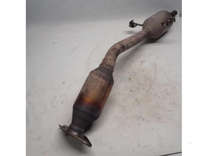 Catalytic converter from a Toyota Yaris III (P13) 1.5 16V Hybrid 2014