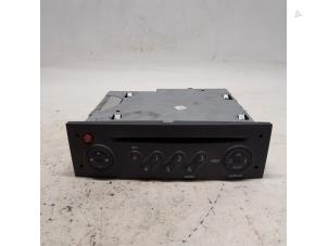 Used Radio CD player Renault Modus/Grand Modus (JP) 1.2 16V Price € 63,00 Margin scheme offered by Reclycar De Boer BV