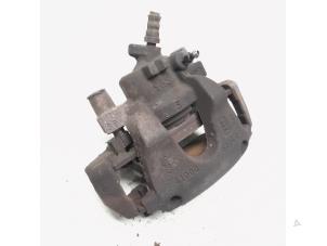 Used Front brake calliper, left Dacia Sandero II 0.9 TCE 12V Price € 21,00 Margin scheme offered by Reclycar De Boer BV