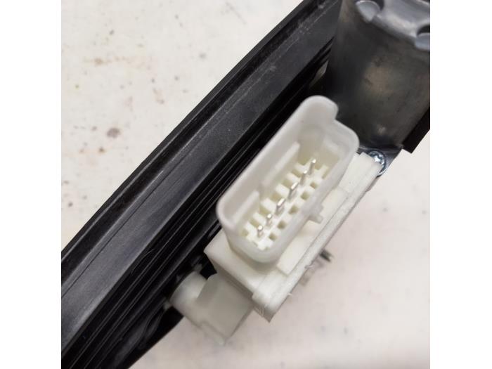 Window mechanism 4-door, front left from a Renault Clio V (RJAB) 1.0 TCe 90 12V 2021
