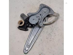 Używane Mechanizm szyby lewej tylnej wersja 4-drzwiowa Toyota Avensis Wagon (T27) 2.2 16V D-4D-F 150 Cena € 26,25 Procedura marży oferowane przez Reclycar De Boer BV