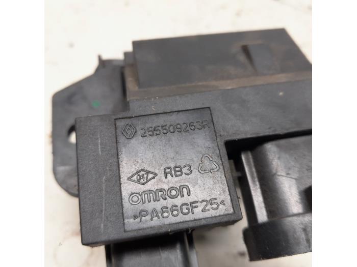 Cooling fan resistor from a Dacia Duster (HS) 1.6 SCe 115 16V 2016