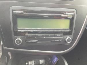 Gebrauchte Radio CD Spieler Seat Leon (1P1) 1.2 TSI Preis € 73,50 Margenregelung angeboten von Reclycar De Boer BV