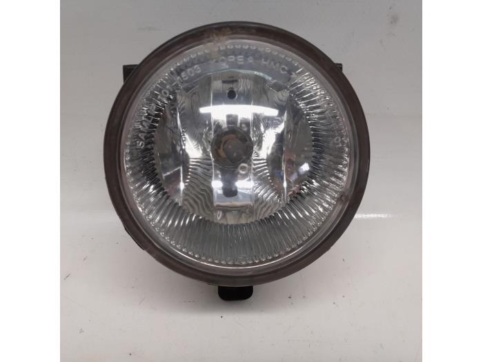Fog light, front right from a Toyota Yaris III (P13) 1.5 16V Hybrid 2015