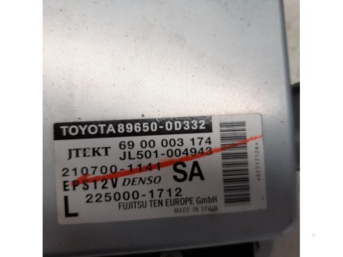 Lenkkraftverstärker Steuergerät van een Toyota Yaris III (P13) 1.5 16V Hybrid 2015