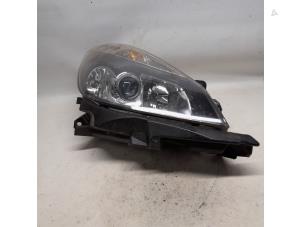 Used Headlight, right Renault Clio III Estate/Grandtour (KR) 1.2 16V TCE 100 Price € 131,25 Margin scheme offered by Reclycar De Boer BV
