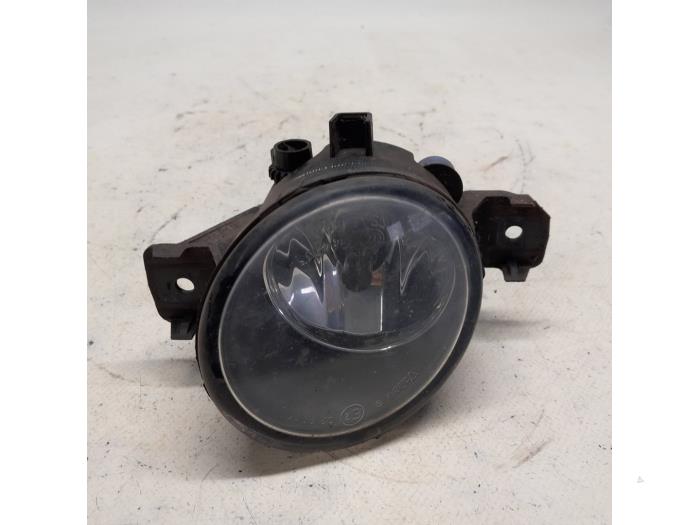 Fog light, front right from a Renault Clio III Estate/Grandtour (KR) 1.2 16V TCE 100 2009