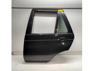 Używane Drzwi lewe tylne wersja 4-drzwiowa BMW X5 (E53) 3.0d 24V Cena € 220,50 Procedura marży oferowane przez Reclycar De Boer BV