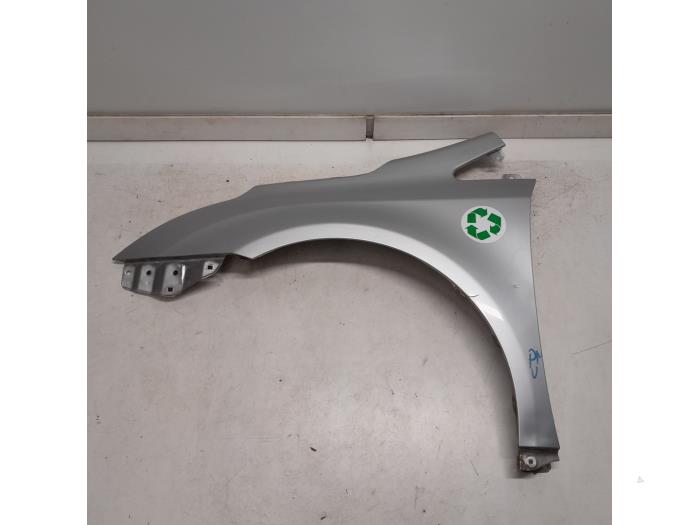 Toyota Avensis Front Wings, Left Stock 