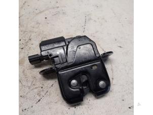 Used Tailgate lock mechanism Renault Clio IV (5R) 0.9 Energy TCE 90 12V Price € 21,00 Margin scheme offered by Reclycar De Boer BV