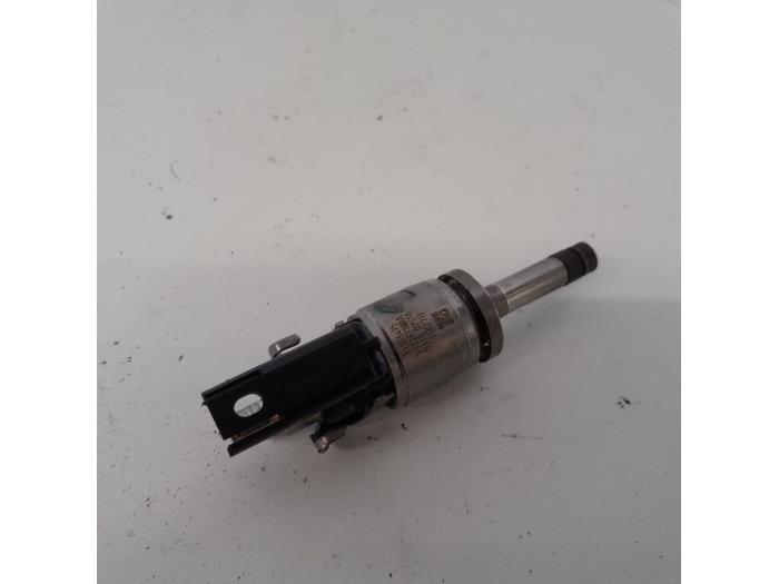 Injektor (Benzineinspritzung) van een Volvo V40 Cross Country (MZ) 2.0 T3 16V 2018