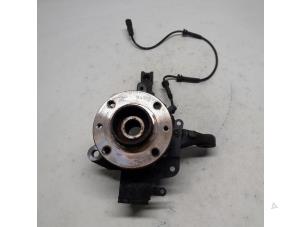 Used Front wheel hub Renault Clio IV (5R) 0.9 Energy TCE 90 12V Price € 36,75 Margin scheme offered by Reclycar De Boer BV