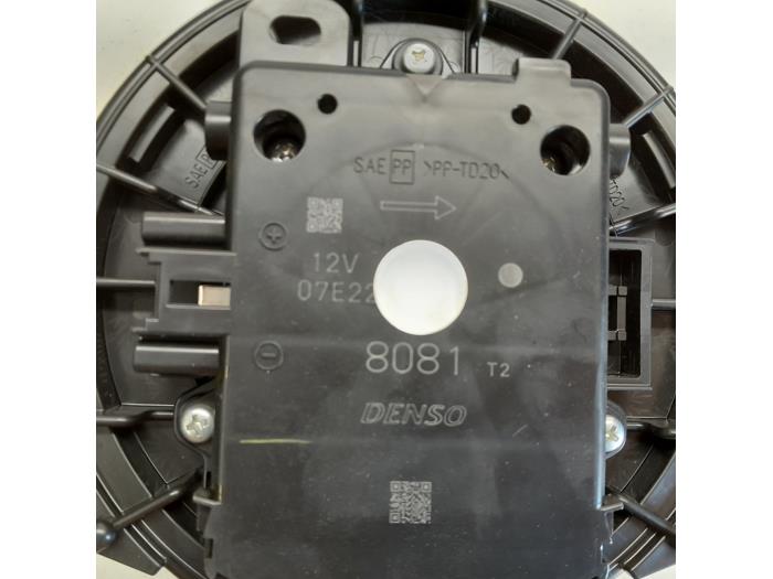Motor de ventilador de calefactor de un Toyota RAV4 (A5) 2.5 Plug-in Hybrid 16V AWD 2021